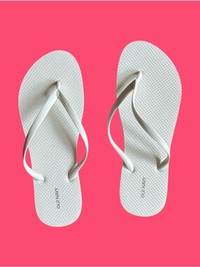 🆓* Old Navy Women's Classic White Sandals